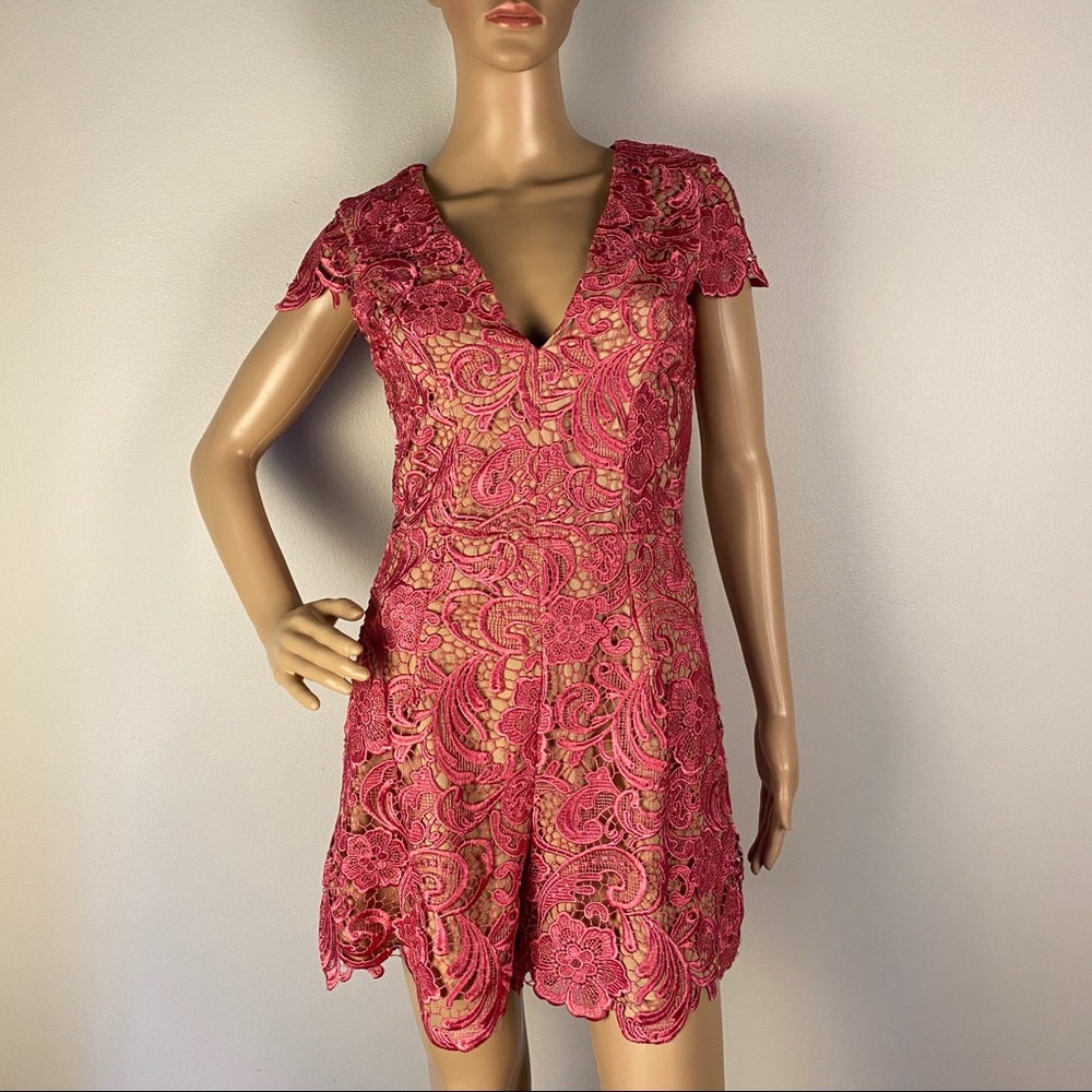 NEW DRESS THE POPULATION LACE ROMPER - Picture 2 of 8